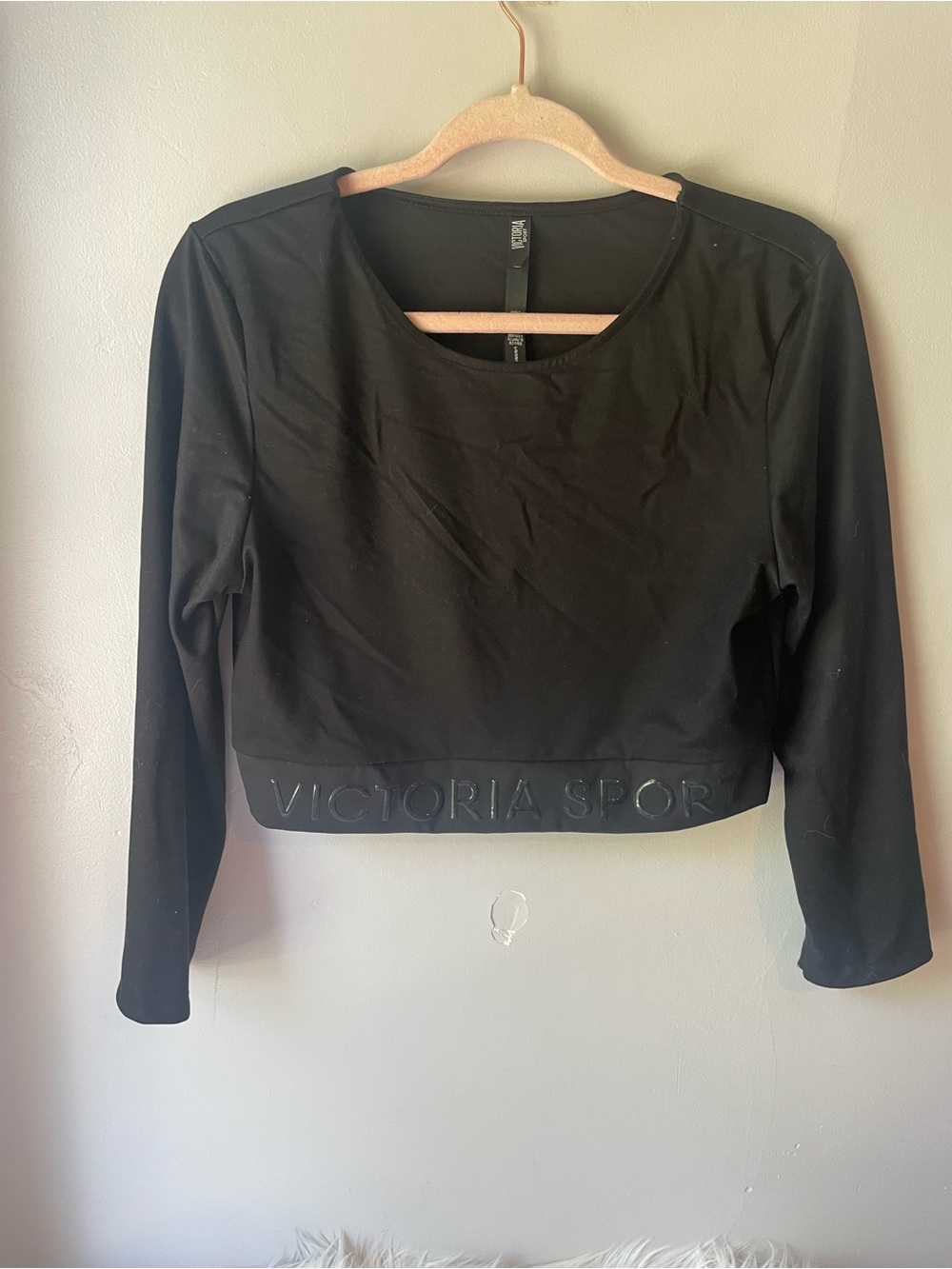 Victoria Sport Black Long-Sleeve Cropped Top